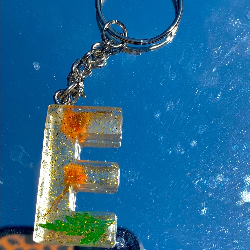 E FLOWER KEYCHAIN